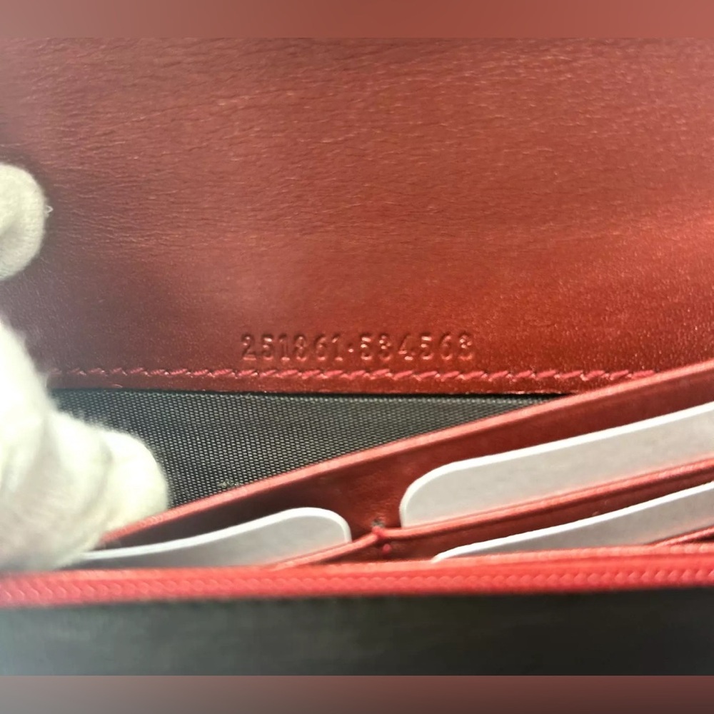 Gucci Lovely Heart Long Patent Wallet - Full Inclusion-Very Good Used Condition - Picture 14 of 14